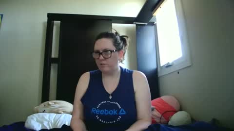 fuzzypeaches87 online show from April 26, 2026, 4:04 pm