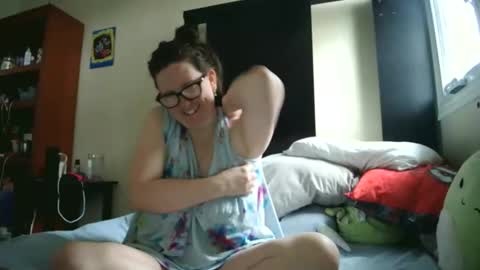 fuzzypeaches87 online show from April 29, 2026, 4:22 pm
