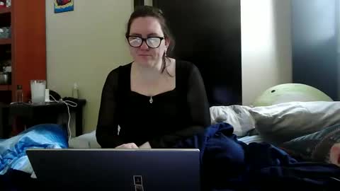 Snapshot of fuzzypeaches87 chatting on May 4, 2026, 6:15 pm fuzzypeaches87 online show from May 4, 2026, 6:15 pm