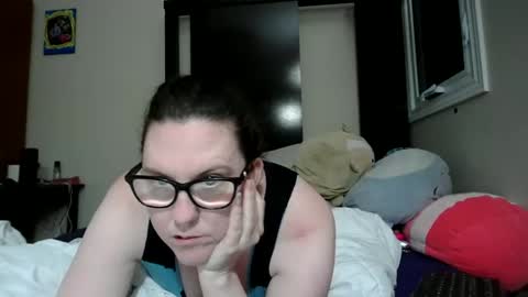 Snapshot of fuzzypeaches87 chatting on May 13, 2026, 4:43 am fuzzypeaches87 online show from May 13, 2026, 4:43 am