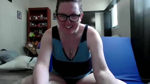 Snapshot of fuzzypeaches87 chatting on May 17, 2026, 7:43 pm fuzzypeaches87 online show from May 17, 2026, 7:43 pm