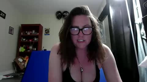Snapshot of fuzzypeaches87 chatting on May 19, 2026, 11:22 pm fuzzypeaches87 online show from May 19, 2026, 11:22 pm
