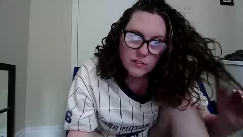 Snapshot of fuzzypeaches87 chatting on June 1, 2026, 7:37 pm fuzzypeaches87 online show from June 1, 2026, 7:37 pm