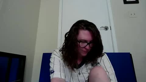 Snapshot of fuzzypeaches87 chatting on June 2, 2026, 5:37 pm fuzzypeaches87 online show from June 2, 2026, 5:37 pm