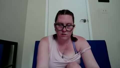 Snapshot of fuzzypeaches87 chatting on June 4, 2026, 9:10 pm fuzzypeaches87 online show from June 4, 2026, 9:10 pm