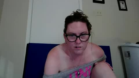Snapshot of fuzzypeaches87 chatting on June 11, 2026, 2:53 am fuzzypeaches87 online show from June 11, 2026, 2:53 am