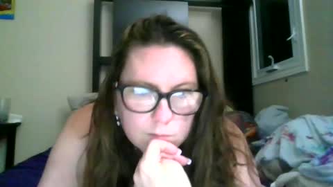Snapshot of fuzzypeaches87 chatting on June 16, 2026, 4:15 am fuzzypeaches87 online show from June 16, 2026, 4:15 am