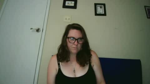 Snapshot of fuzzypeaches87 chatting on July 4, 2026, 12:39 am fuzzypeaches87 online show from July 4, 2026, 12:39 am