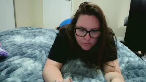 Snapshot of fuzzypeaches87 chatting on July 24, 2026, 4:27 pm fuzzypeaches87 online show from July 24, 2026, 4:27 pm