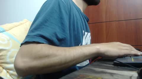 Snapshot of fvckhorneyguy chatting on February 17, 2025, 1:25 am andrew online show from February 17, 2025, 1:25 am