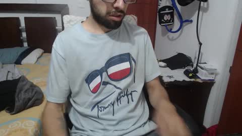 Snapshot of fvckhorneyguy chatting on January 7, 2026, 11:18 pm andrew online show from January 7, 2026, 11:18 pm