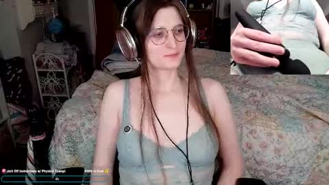 Snapshot of fzuybnuy chatting on December 2, 2025, 3:51 pm B online show from December 2, 2025, 3:51 pm