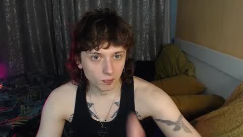 Snapshot of g1vememoney chatting on November 22, 2025, 11:59 pm Ian online show from November 22, 2025, 11:59 pm