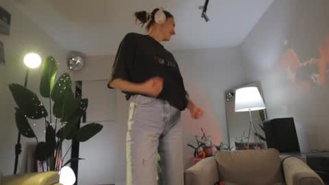 Snapshot of g_ia chatting on December 14, 2024, 10:18 pm G online show from December 14, 2024, 10:18 pm