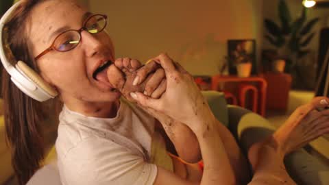 Snapshot of g_ia chatting on December 29, 2024, 11:39 pm G online show from December 29, 2024, 11:39 pm