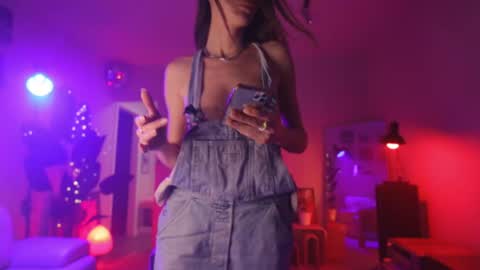 Snapshot of g_ia chatting on January 1, 2025, 8:37 pm G online show from January 1, 2025, 8:37 pm