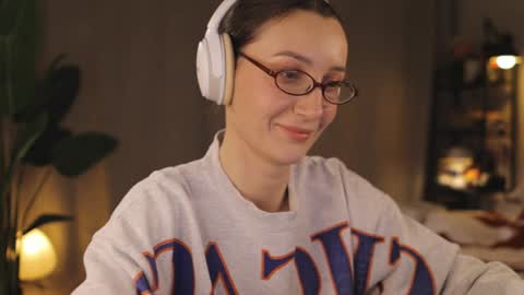 Snapshot of g_ia chatting on January 29, 2025, 7:00 pm G online show from January 29, 2025, 7:00 pm