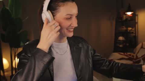 Snapshot of g_ia chatting on February 1, 2025, 6:40 pm G online show from February 1, 2025, 6:40 pm