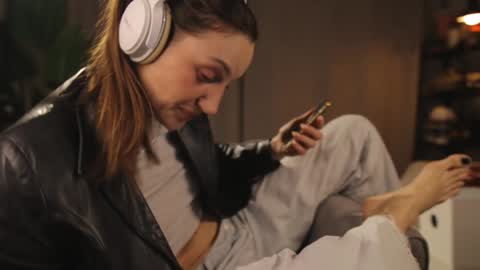 Snapshot of g_ia chatting on February 1, 2025, 9:51 pm G online show from February 1, 2025, 9:51 pm