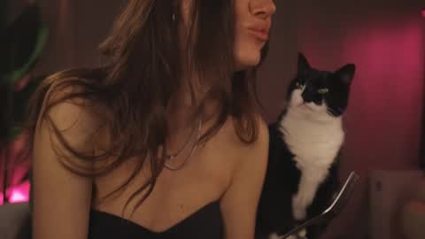 Snapshot of g_ia chatting on February 22, 2025, 8:07 am G online show from February 22, 2025, 8:07 am