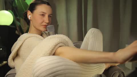 Snapshot of g_ia chatting on March 3, 2025, 6:12 pm G online show from March 3, 2025, 6:12 pm