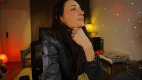 Snapshot of g_ia chatting on December 14, 2025, 6:23 pm G online show from December 14, 2025, 6:23 pm