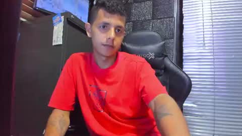 Snapshot of g_lincoln chatting on July 14, 2026, 2:05 am g_lincoln online show from July 14, 2026, 2:05 am
