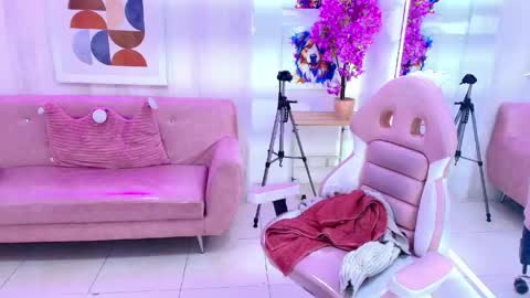 gabby_evanns online show from April 30, 2026, 8:57 pm