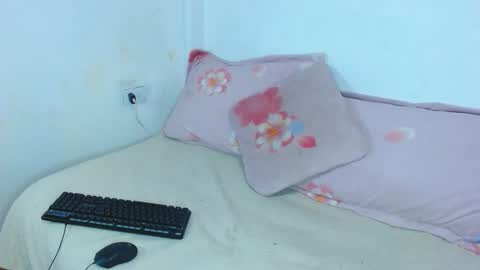 gabi_jhons_23 online show from April 30, 2026, 12:44 pm
