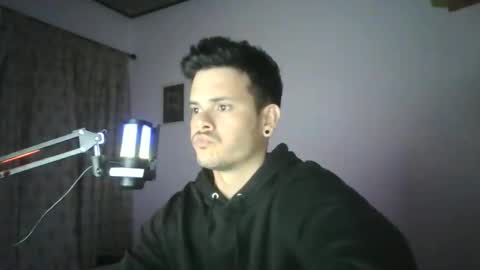 DonNadie online show from May 5, 2026, 1:02 am