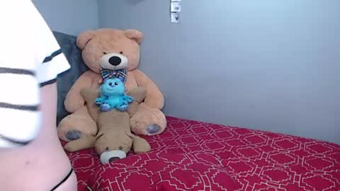 Snapshot of gaby_foz chatting on June 17, 2026, 7:37 pm Gabriela online show from June 17, 2026, 7:37 pm