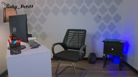 Snapshot of gabypetit chatting on June 10, 2026, 8:41 pm Gaby online show from June 10, 2026, 8:41 pm