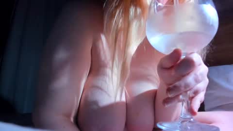 Snapshot of gardens_emmannuelle chatting on July 25, 2026, 12:53 am Rose online show from July 25, 2026, 12:53 am