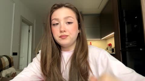 Mia  or just Mi online show from April 8, 2026, 12:16 pm