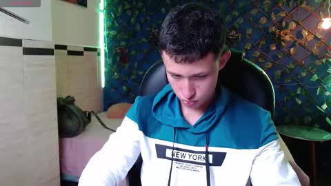 garuo_18 online show from November 16, 2025, 3:12 am