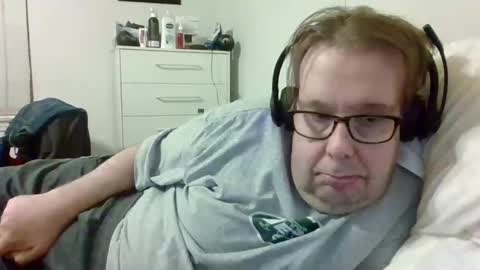 Snapshot of garyg930 chatting on October 6, 2025, 1:25 am Gary online show from October 6, 2025, 1:25 am