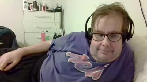 Snapshot of garyg930 chatting on October 19, 2025, 4:24 am Gary online show from October 19, 2025, 4:24 am