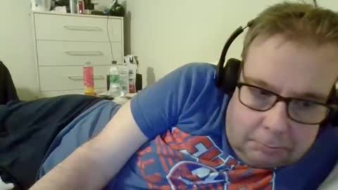 Snapshot of garyg930 chatting on November 3, 2025, 5:42 am Gary online show from November 3, 2025, 5:42 am