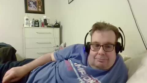 Snapshot of garyg930 chatting on November 10, 2025, 1:37 am Gary online show from November 10, 2025, 1:37 am