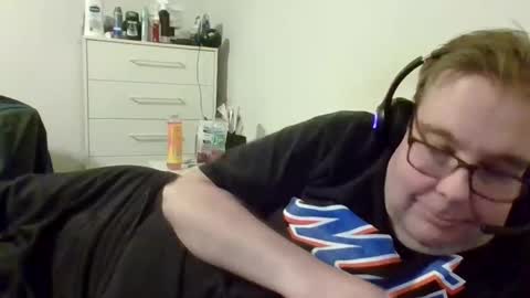 Snapshot of garyg930 chatting on December 3, 2025, 5:04 am Gary online show from December 3, 2025, 5:04 am