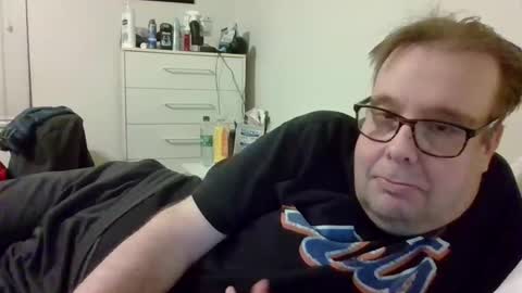 Snapshot of garyg930 chatting on December 16, 2025, 3:22 am Gary online show from December 16, 2025, 3:22 am