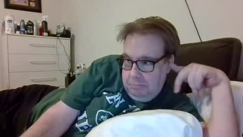 Snapshot of garyg930 chatting on December 22, 2025, 2:19 am Gary online show from December 22, 2025, 2:19 am