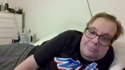 Snapshot of garyg930 chatting on February 8, 2026, 2:15 am Gary online show from February 8, 2026, 2:15 am