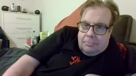 Snapshot of garyg930 chatting on June 2, 2026, 4:25 am Gary online show from June 2, 2026, 4:25 am