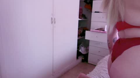 gatitahorny69 online show from June 19, 2026, 3:27 pm