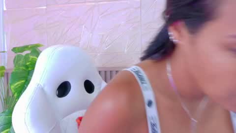 gaviluc_ online show from May 4, 2026, 12:45 pm