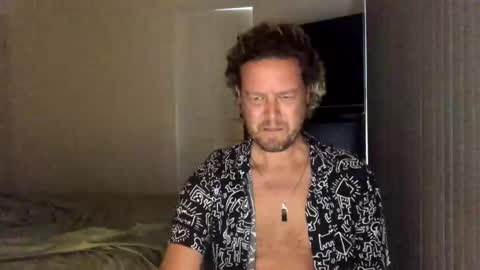 gcsurfer81 online show from December 9, 2024, 7:39 am