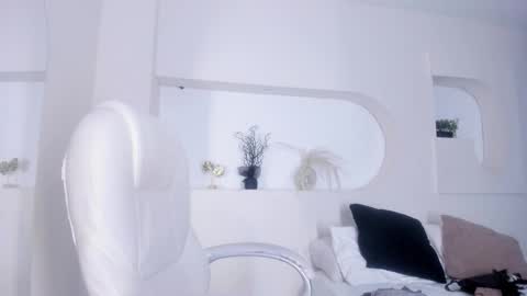 geminis muentes online show from December 1, 2025, 11:59 am