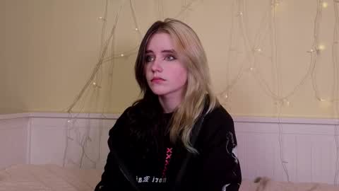 Snapshot of gemmafulwood chatting on December 4, 2025, 5:54 pm Ilona online show from December 4, 2025, 5:54 pm