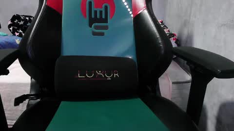 Snapshot of gendo_05 chatting on October 19, 2025, 1:56 pm GENDO online show from October 19, 2025, 1:56 pm